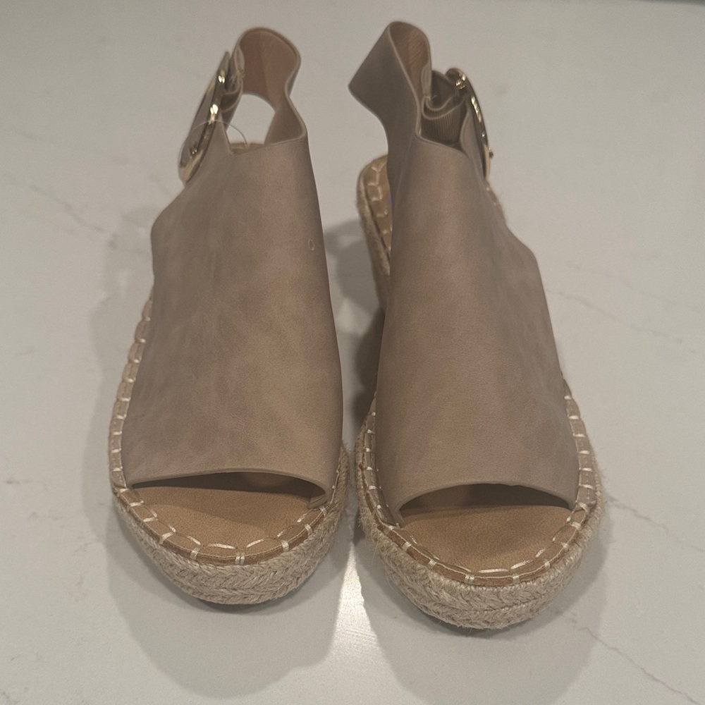 Brand New Catherine Malandrino Beige Espadrille Sandals